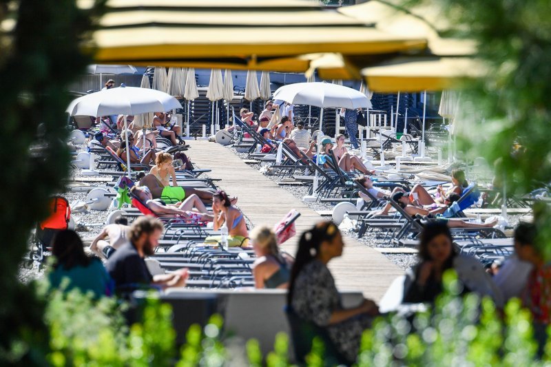 Kupanje u listopadu na plaži Lapad u Dubrovniku