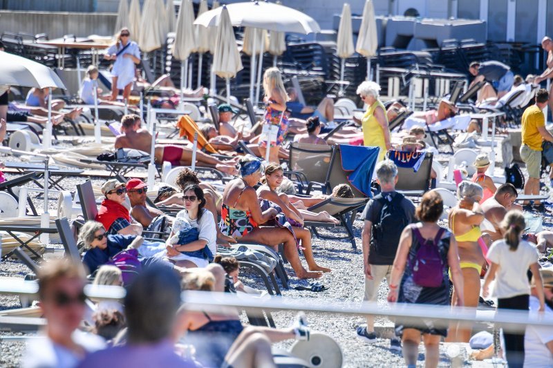 Kupanje u listopadu na plaži Lapad u Dubrovniku