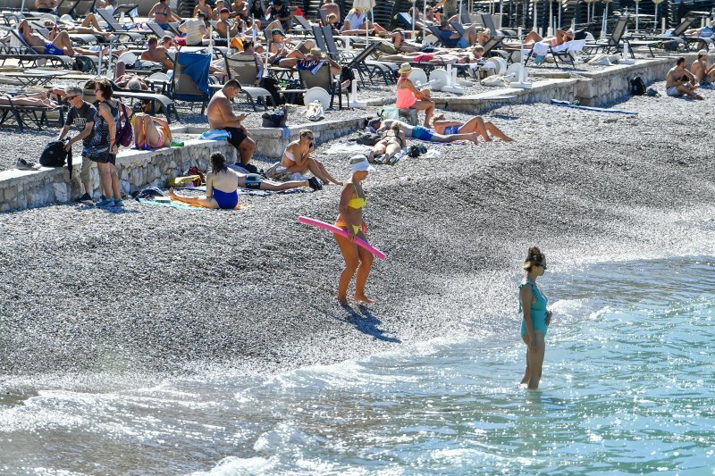 Kupanje u listopadu na plaži Lapad u Dubrovniku