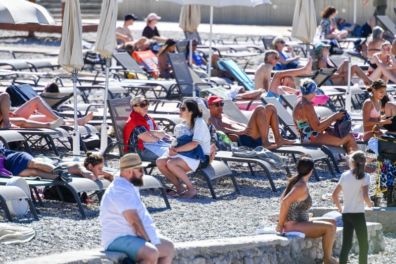 Kupanje u listopadu na plaži Lapad u Dubrovniku