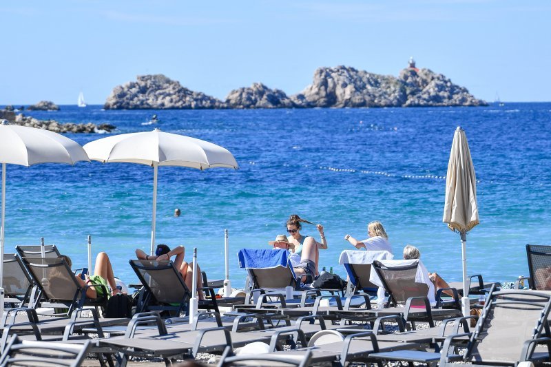 Kupanje u listopadu na plaži Lapad u Dubrovniku