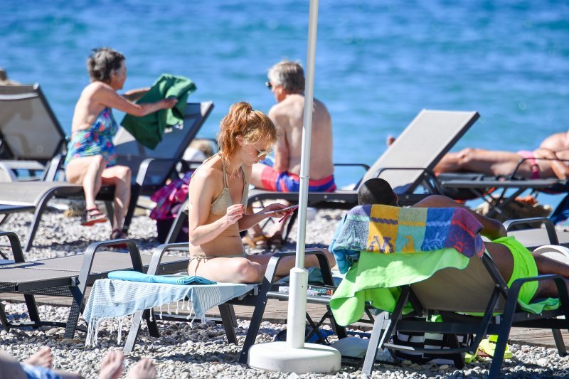 Kupanje u listopadu na plaži Lapad u Dubrovniku