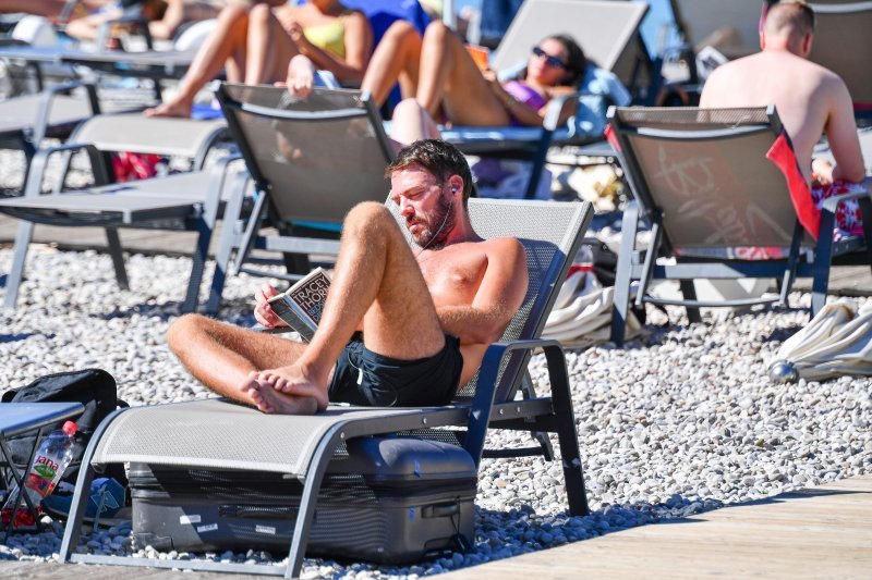 Kupanje u listopadu na plaži Lapad u Dubrovniku