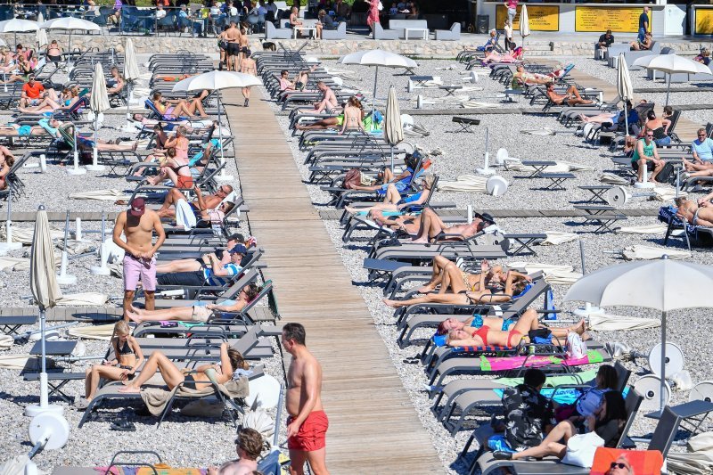 Kupanje u listopadu na plaži Lapad u Dubrovniku