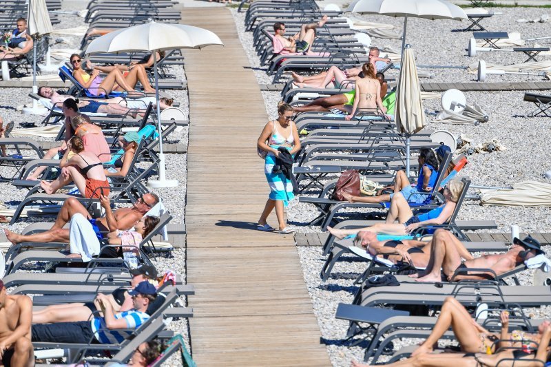 Kupanje u listopadu na plaži Lapad u Dubrovniku