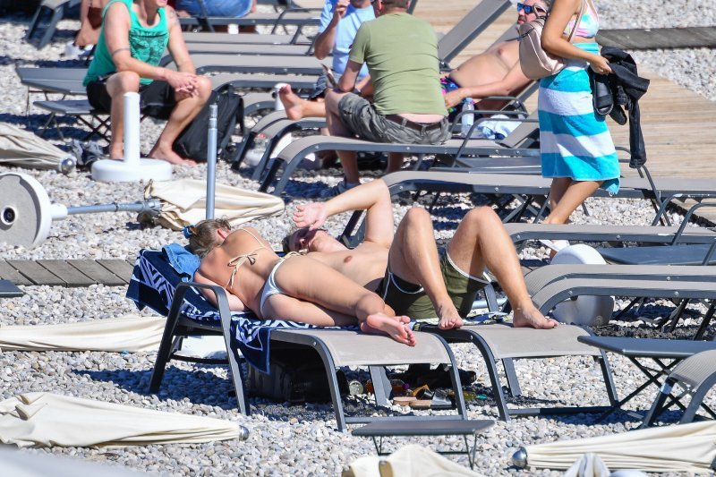 Kupanje u listopadu na plaži Lapad u Dubrovniku