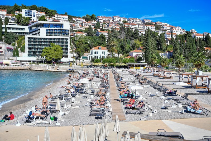 Kupanje u listopadu na plaži Lapad u Dubrovniku