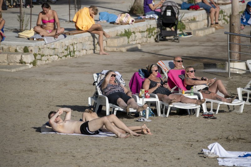 Picigin i kupanje na splitskim Bačvicama