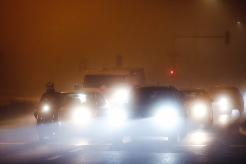 Maglovita večer na zagrebačkim cestama
