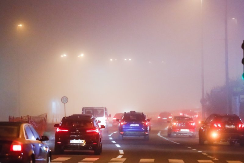 Maglovita večer na zagrebačkim cestama