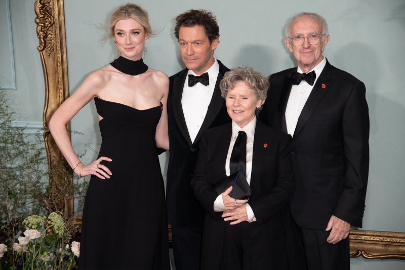 Elizabeth Debicki, Dominic West, Imelda Staunton i Jonathan Pryce