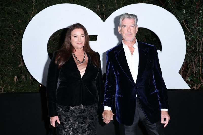 Pierce Brosnan i Keely Shaye Smith