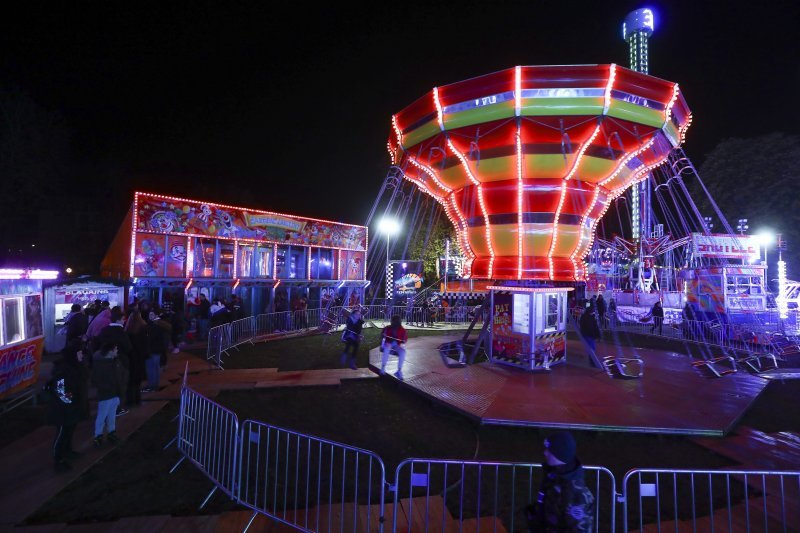 Winter Park - u parku dr. Franje Tuđmana postavljena je nova atrakcija zagrebačkog Adventa, panoramski kotač visok 36 metara