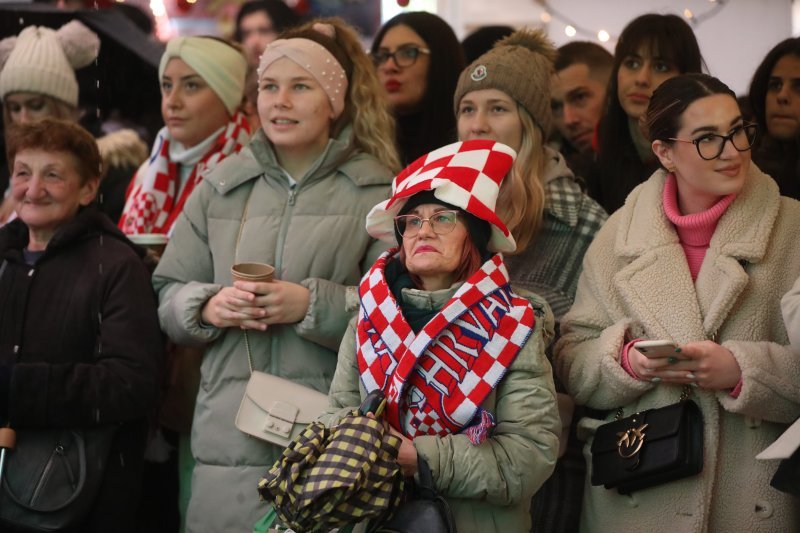 Navijači na trgovima