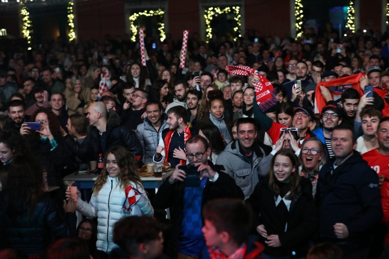 Navijači na trgovima