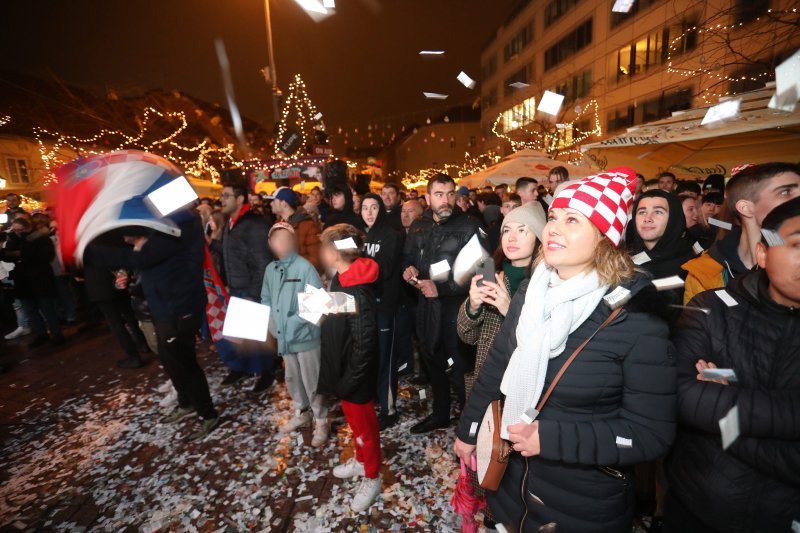 Navijači na trgovima