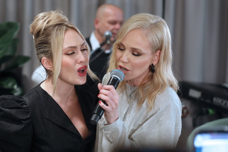 Albina, Jelena Rozga