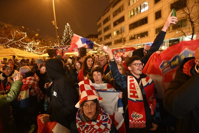 Navijači na trgovima