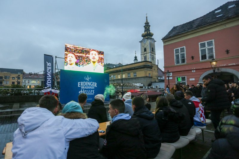 Navijači na trgovima