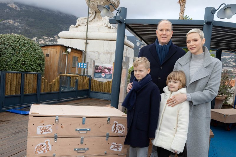 Princ Albert II i princeza Charlene s djecom