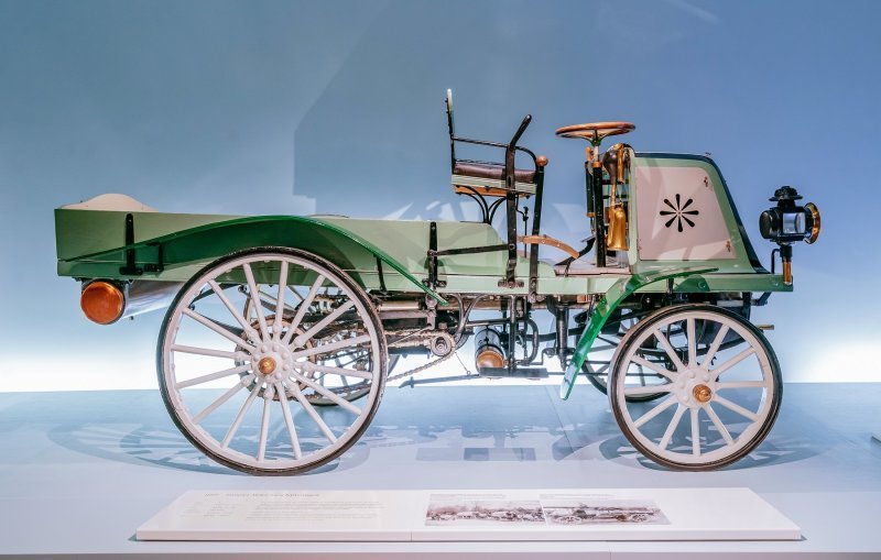 Daimler motorizirano poslovno vozilo iz 1899.