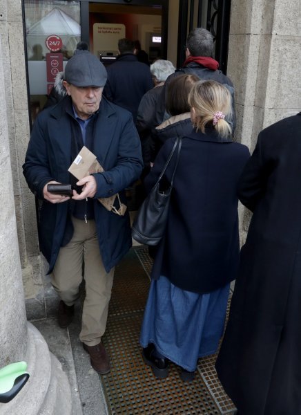 Gužve ispred banaka i bankomata uoči uvođenja eura