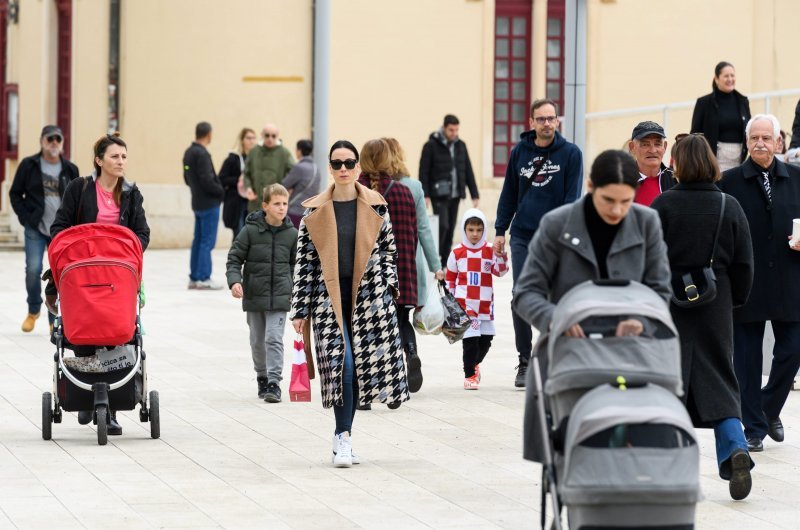 Atmosfera na ulicama Šibenika i Adventuri prije dočeka Nove godine (2)