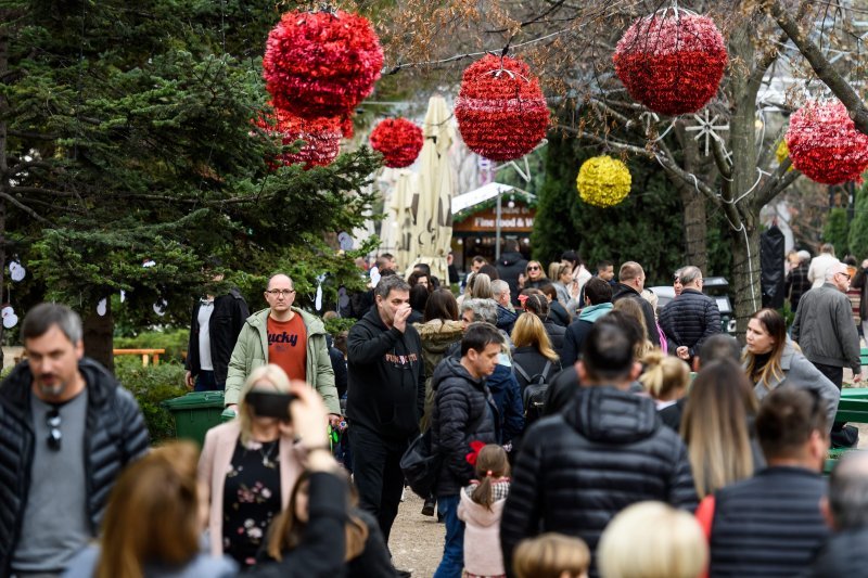 Atmosfera na ulicama Šibenika i Adventuri prije dočeka Nove godine (2)