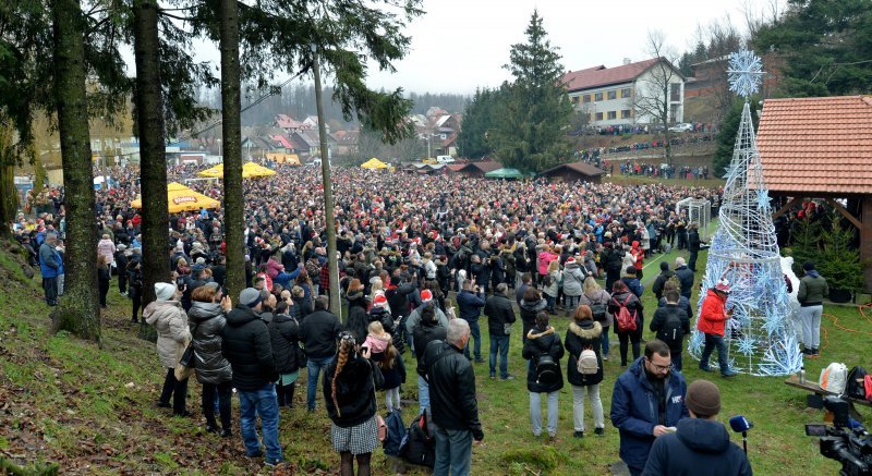 Tradicionalni podnevni ispraćaj stare i doček nove godine u Fužinama (2)