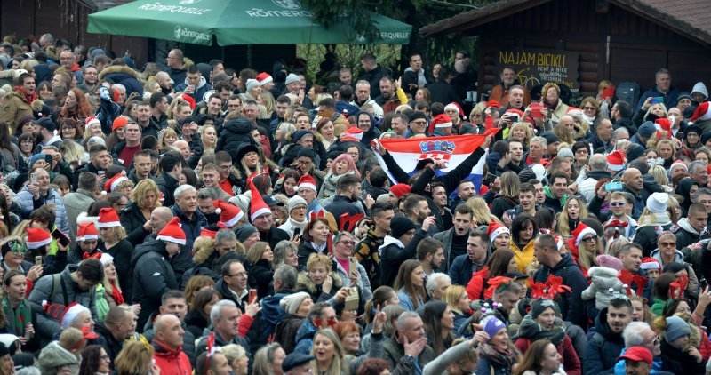 Tradicionalni podnevni ispraćaj stare i doček nove godine u Fužinama (2)