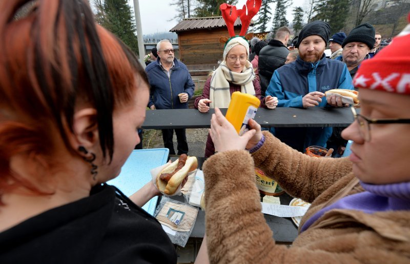 Tradicionalni podnevni ispraćaj stare i doček nove godine u Fužinama (2)