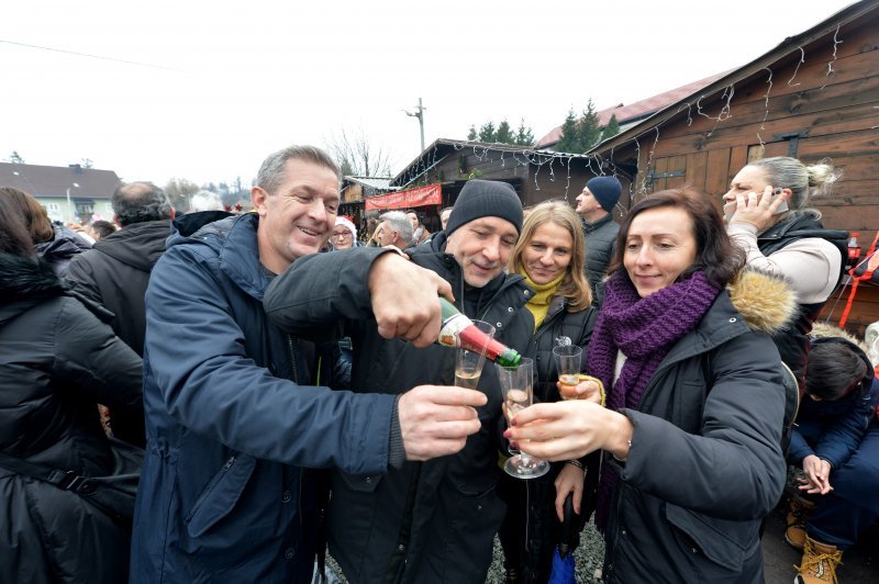 Tradicionalni podnevni ispraćaj stare i doček nove godine u Fužinama (2)