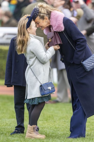 Lena i Mia Tindall