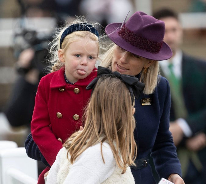 Lena i Mia Tindall