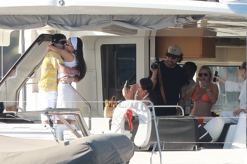 Selena Gomez s Beckhamovima na jahti