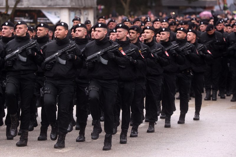 Defile povodom neustavnog Dana Republike Srpske