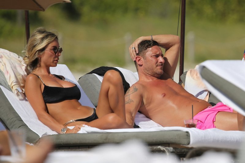 Francesco Totti s djevojkom na plaži