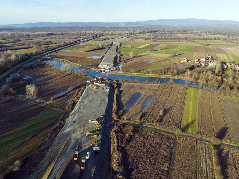 Radovi na pristupnoj cesti prema novom međudržavnom mostu preko rijeke Save