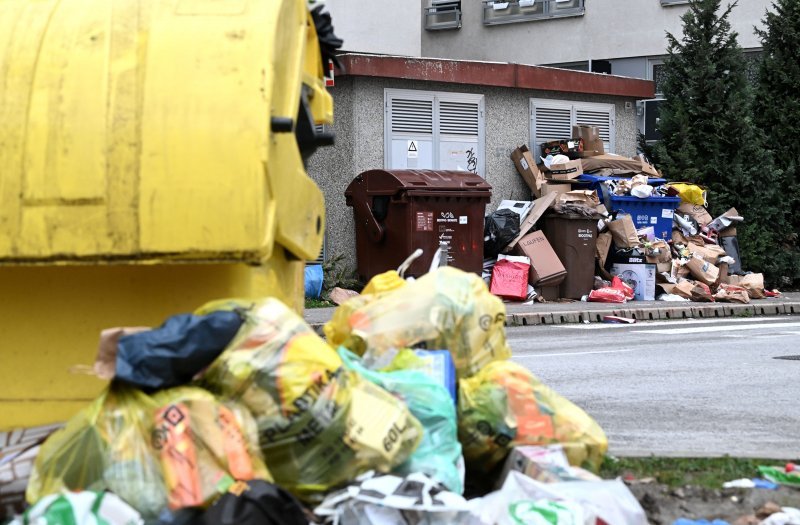 Zagreb zatrpan smećem zbog štrajka radnika Čistoće