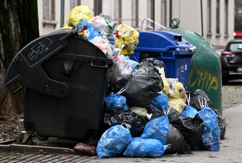 Zagreb zatrpan smećem zbog štrajka radnika Čistoće