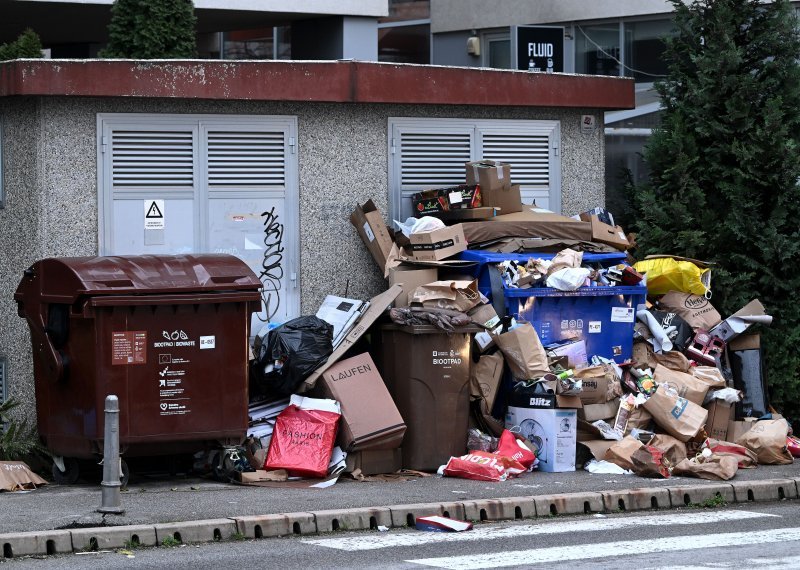 Zagreb zatrpan smećem zbog štrajka radnika Čistoće