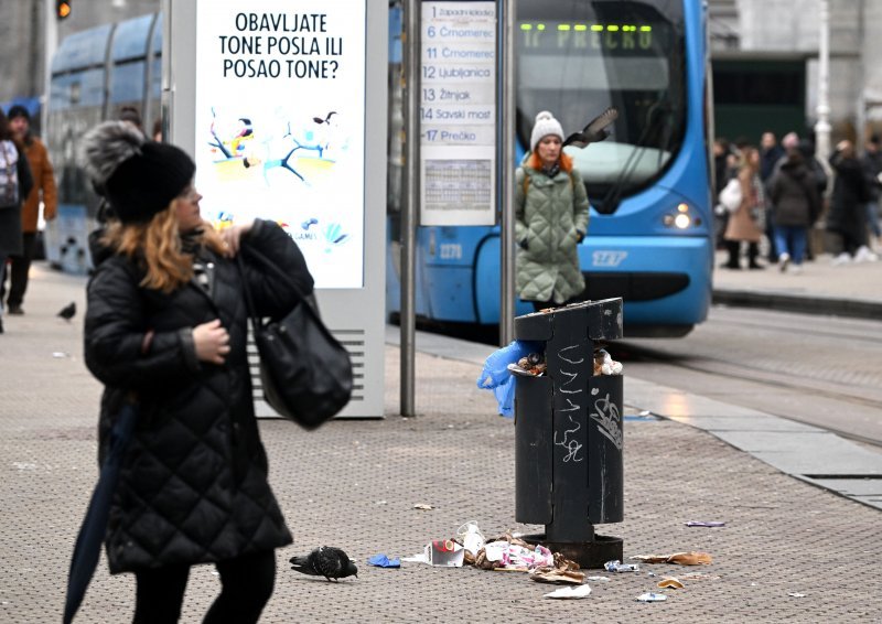 Zagreb zatrpan smećem zbog štrajka radnika Čistoće