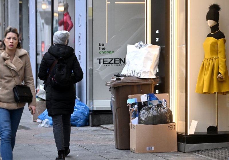 Zagreb zatrpan smećem zbog štrajka radnika Čistoće