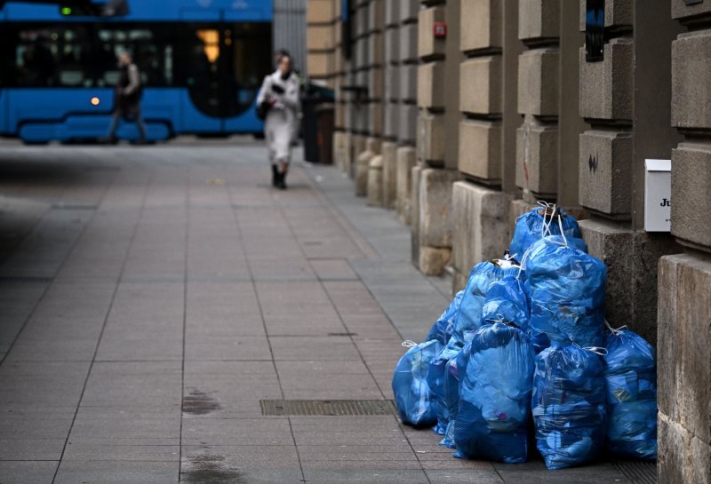 Zagreb zatrpan smećem zbog štrajka radnika Čistoće