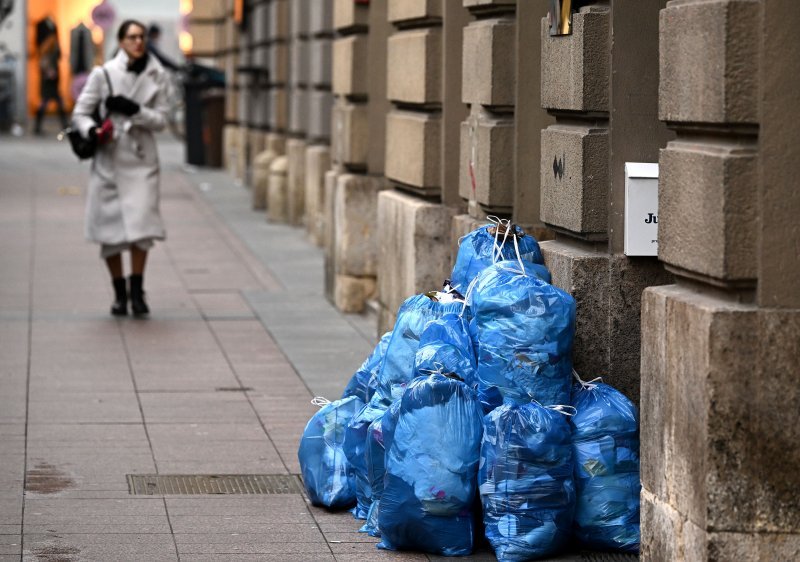 Zagreb zatrpan smećem zbog štrajka radnika Čistoće