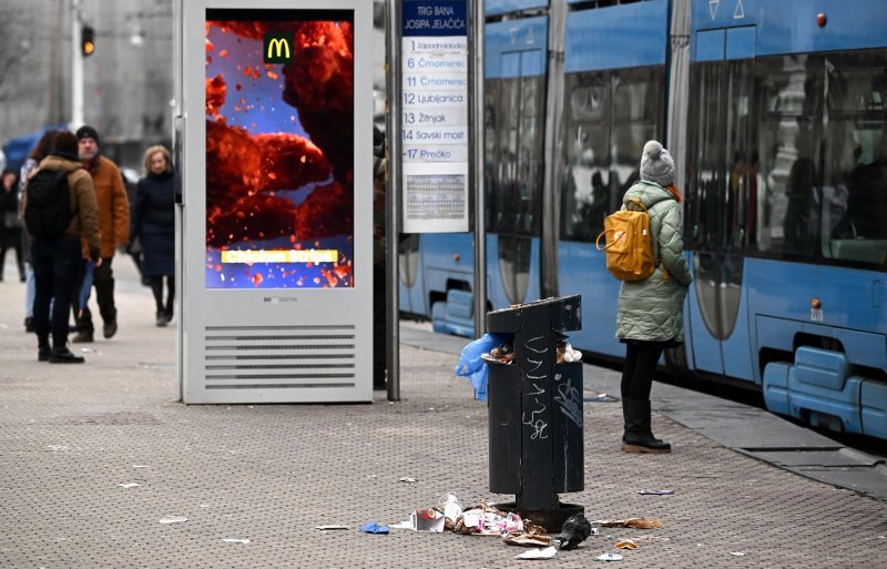 Zagreb zatrpan smećem zbog štrajka radnika Čistoće