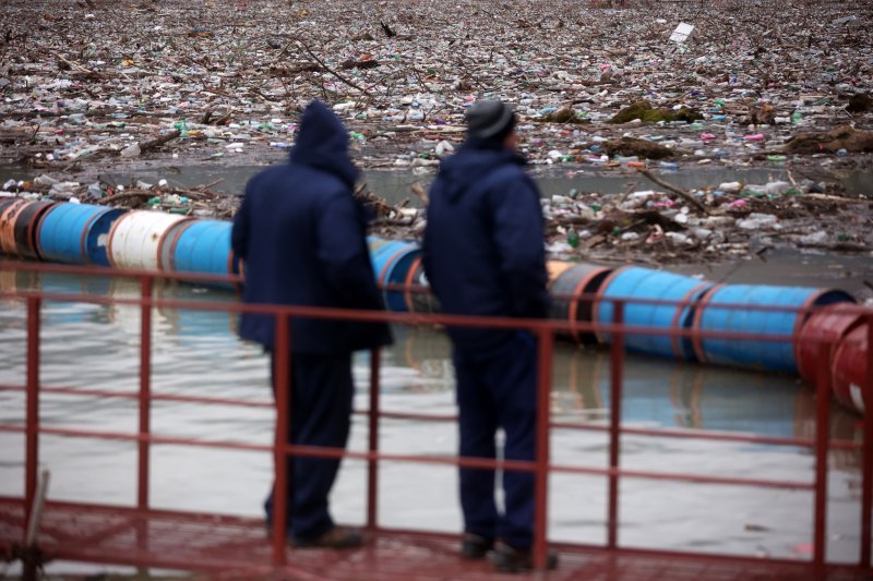 Višegrad: Tone smeća iz tri zemlje plutaju Drinom