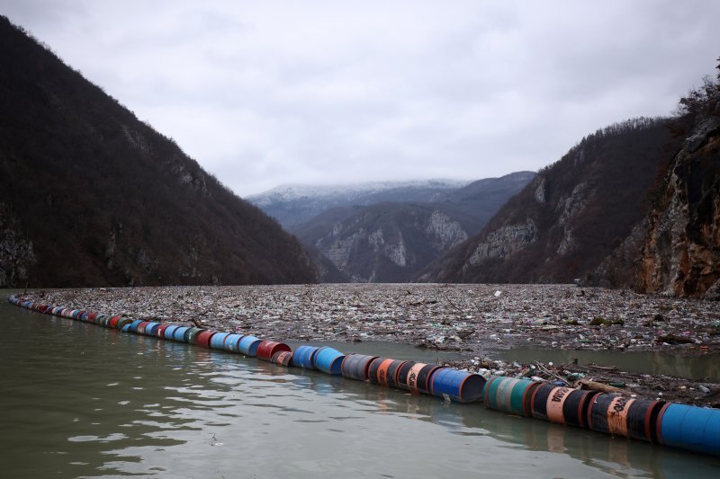 Višegrad: Tone smeća iz tri zemlje plutaju Drinom