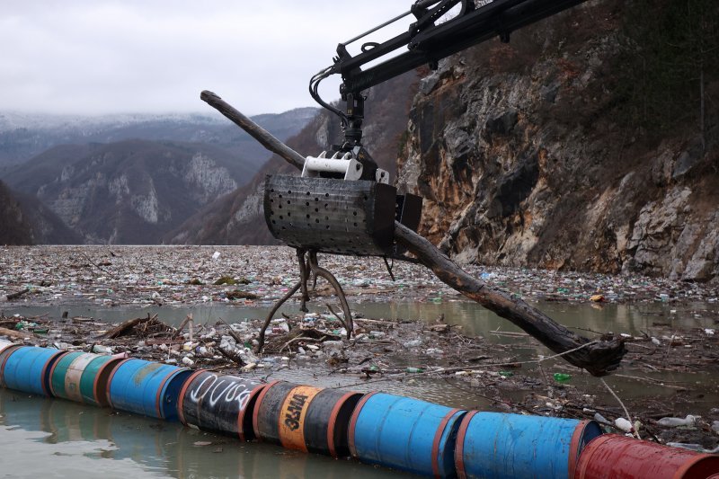 Višegrad: Tone smeća iz tri zemlje plutaju Drinom