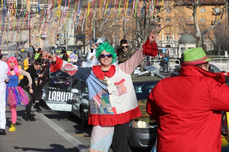 Maškarana manifestacija na riječkim ulicama